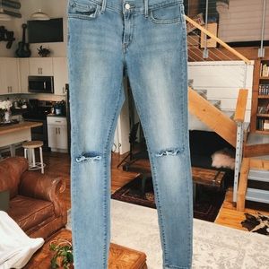 Skinny stretch Levi’s with distressed knees